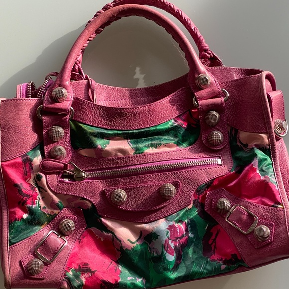 Balenciaga - Picture 1 of 5